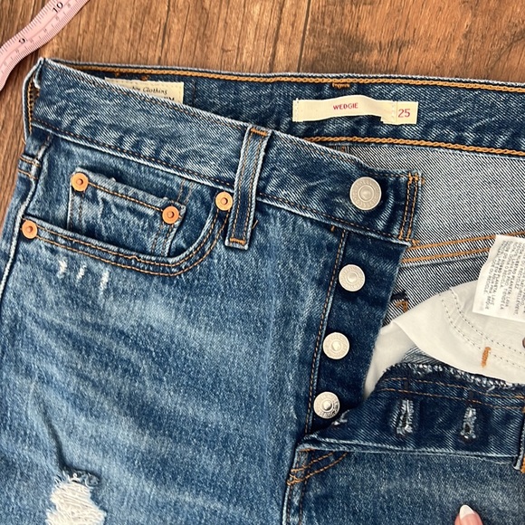 Levi’s Wedgie Straight Jeans - Picture 7 of 12